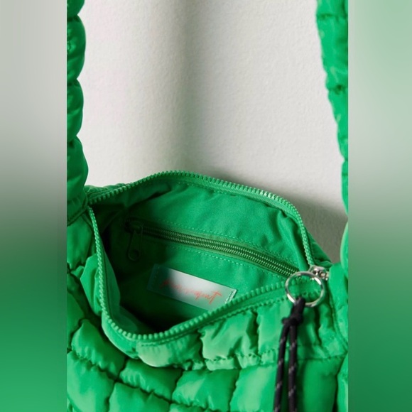 Free People Quilted Carryall sling bag. NWT. Kelly green - Picture 4 of 6